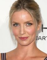 Annabelle Wallis